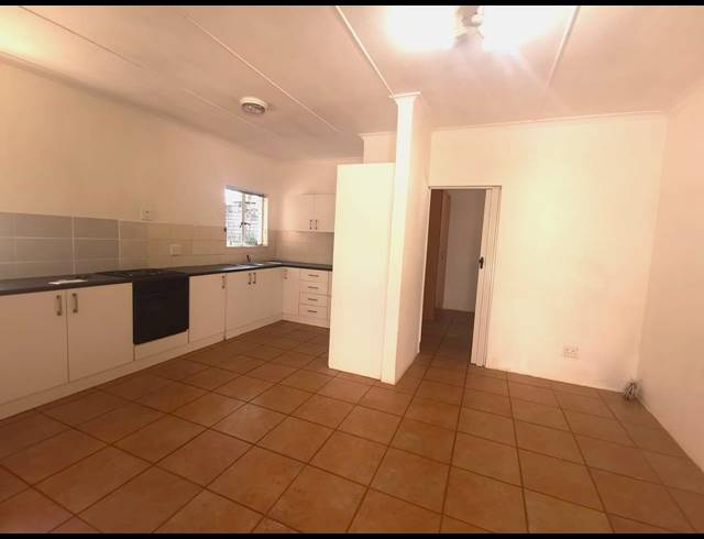 1 BEDROOM FREESTANDING TO LET IN HILLCREST CENTRAL